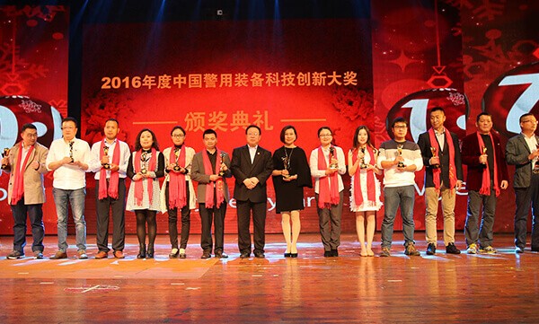 華視電子手持式居民身份證閱讀機具榮膺“警用裝備科技創新大獎”