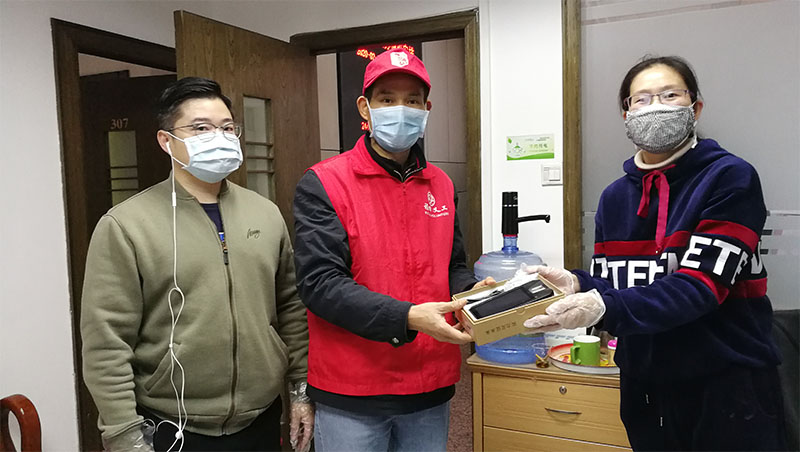 智能設備助力某情防控——華視電子捐贈數臺手持身份核查設備